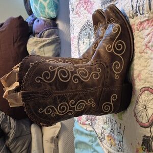 Ariat Brown Western Boots with Cream Embroidery